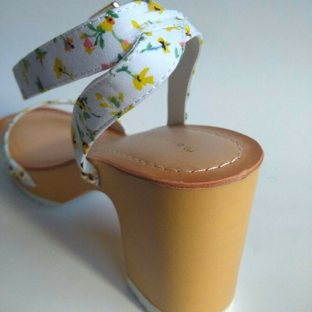 NEW MADDEN GIRL BY STEVE MADDEN Yellow Flowers Sandals - Picture 3 of 5